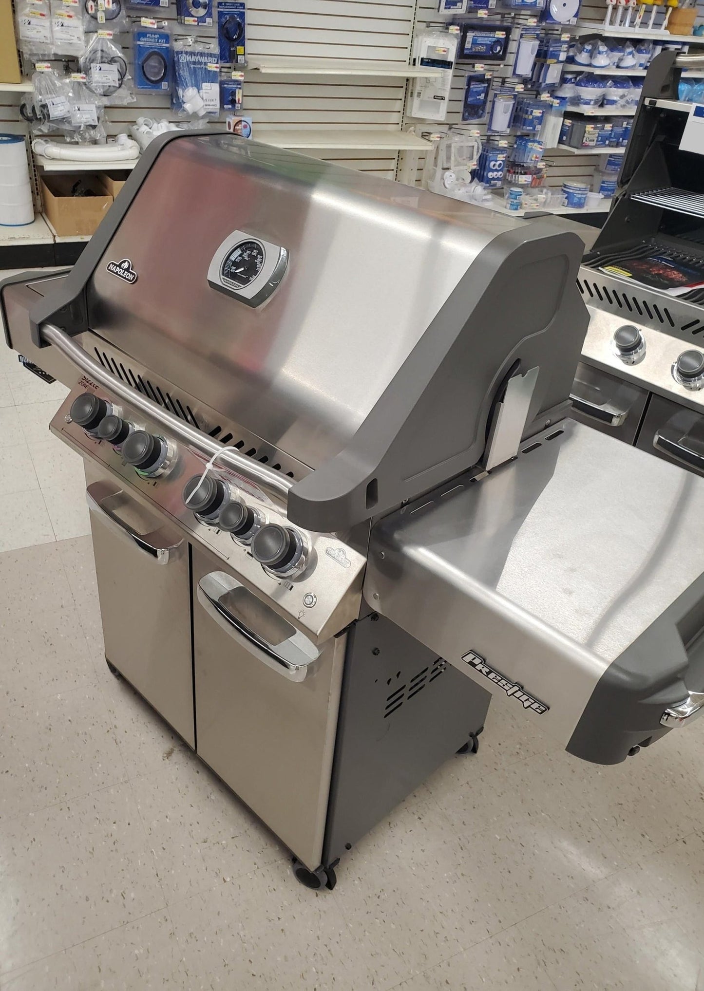 Outlet Napoleon Prestige 500 Propane Grill