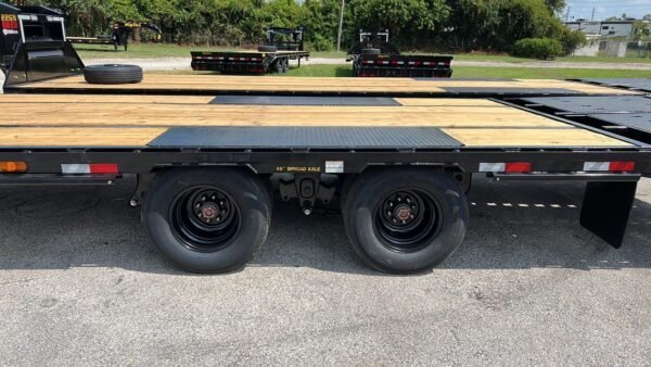 35 Foot Big Tex Tandem Dual Wheel Axle with Mega Ramp Black Gooseneck Trailer (22GN-35D5A-MRBK)